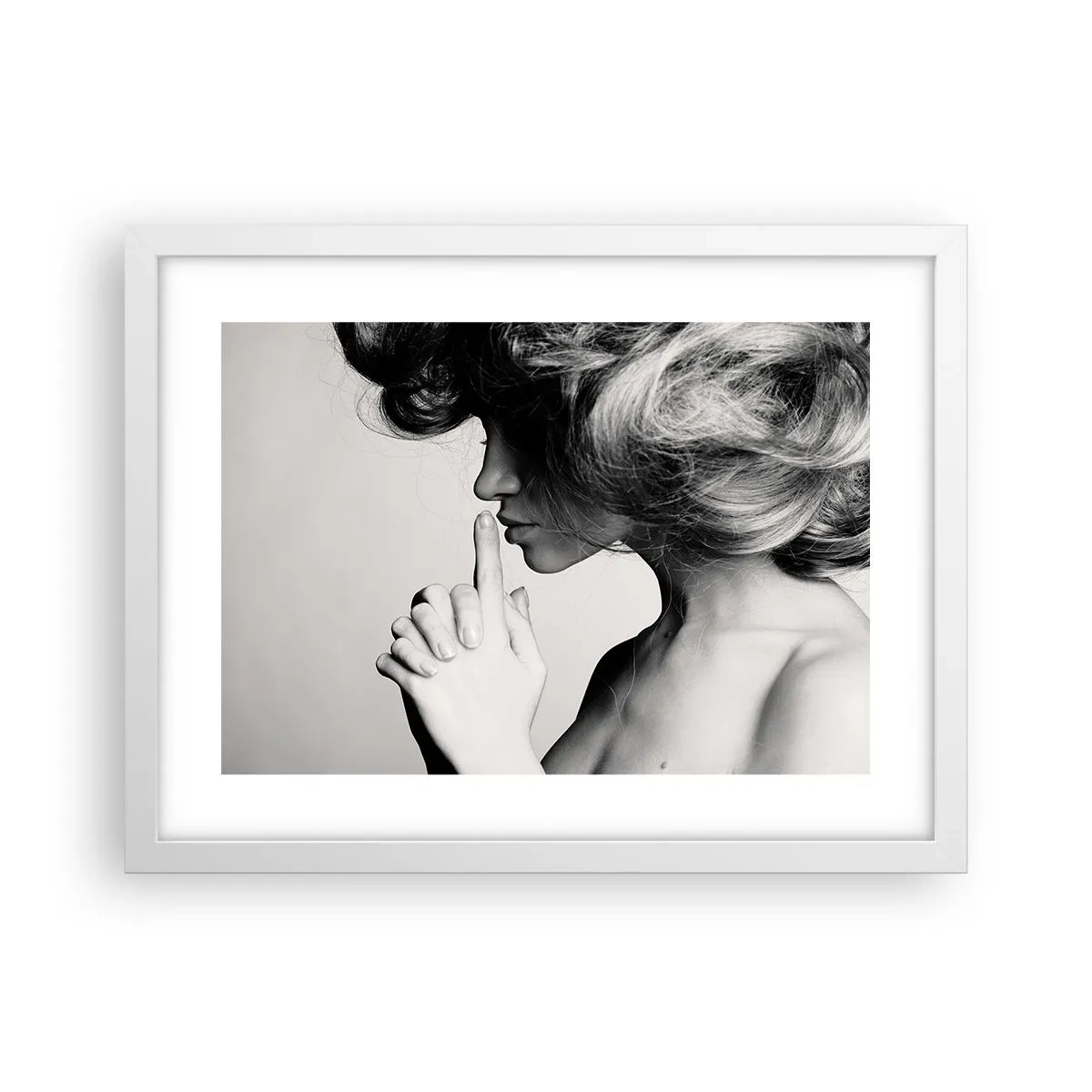 Pôster em moldura branca - Ouvindo-se a si própria - 40x30 cm