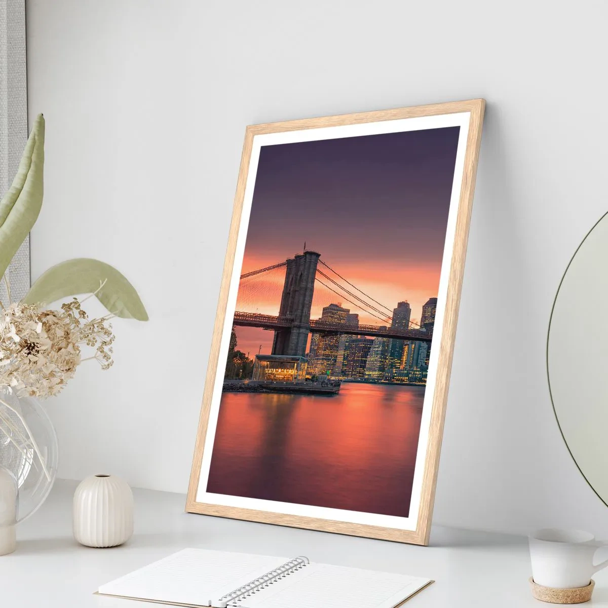 Pôster com moldura de carvalho claro - Imersa no silêncio lilás - 70x100 cm