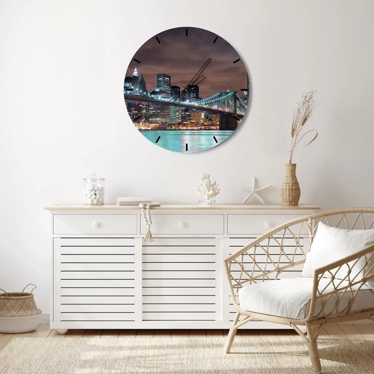 Relógio de parede - Relógio em vidro - Ponte do Brooklyn e o horizonte de Nova York à noite - 30x30cm - Luzes de uma cidade grande - Decoração de parede moderna para a sala de estar, cozinha e quarto ARTTOR