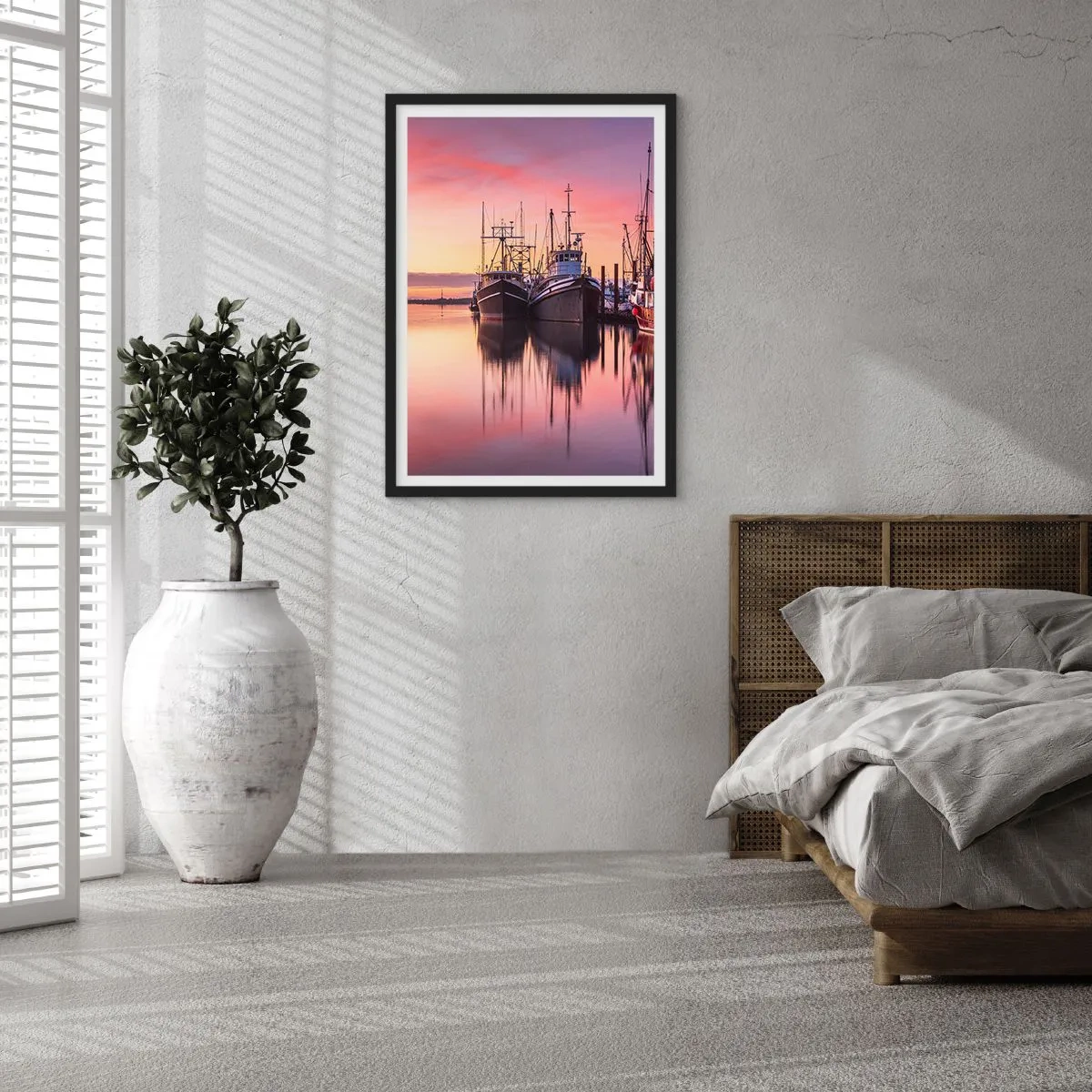 Pôster com moldura preta - Barcos de pesca no porto ao pôr do sol - 50x70cm - Antes do dia seguinte - Decoração de parede moderna para a sala de estar e quarto ARTTOR
