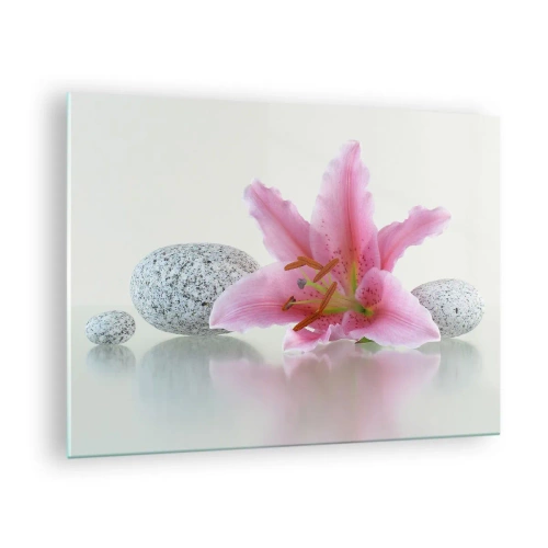 Quadro em vidro - Lírio rosa sobre um fundo de pedras brancas em estilo spa - 70x50cm - Estudo em rosa, cinza e branco - Decoração de parede moderna para a sala de estar e quarto ARTTOR