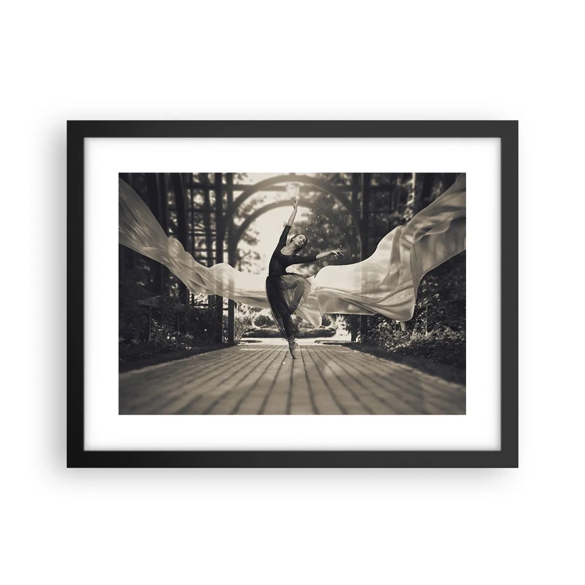 Pôster com moldura preta - A dança do espírito do jardim - 40x30 cm