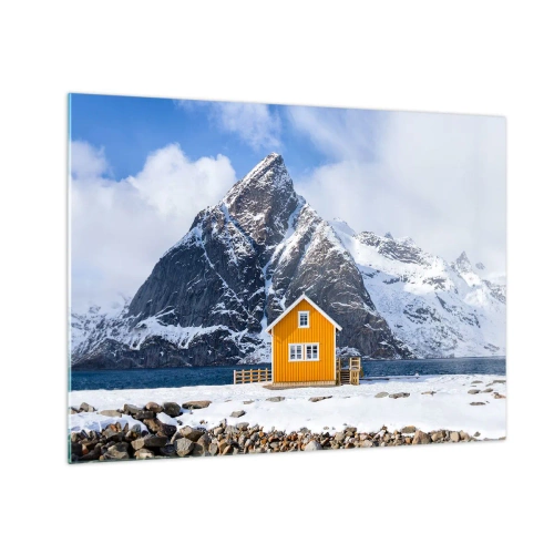 Quadro em vidro - Uma casa amarela em um fiorde com montanhas cobertas de neve ao fundo - 70x50cm - Feriados escandinavos - Decoração de parede moderna para a sala de estar e quarto ARTTOR