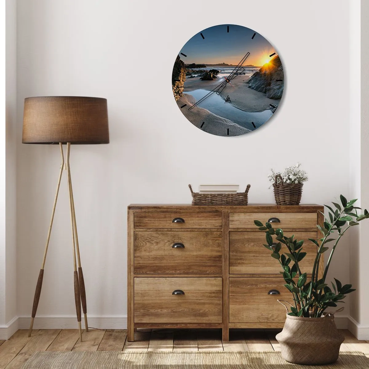 Relógio de parede - Relógio em vidro - Pôr do sol sobre uma praia rochosa com mar agitado - 30x30cm - Intocado pela mão humana - Decoração de parede moderna para a sala de estar, cozinha e quarto ARTTOR