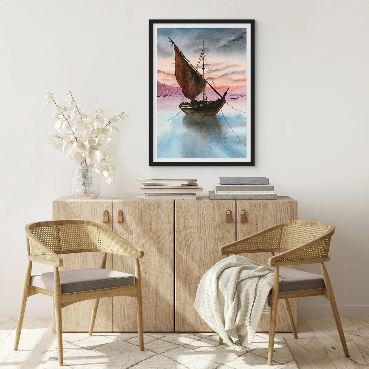Pôster com moldura preta - Um veleiro em águas calmas à luz do pôr do sol - 50x70cm - Noite no porto - Decoração de parede moderna para a sala de estar e quarto ARTTOR