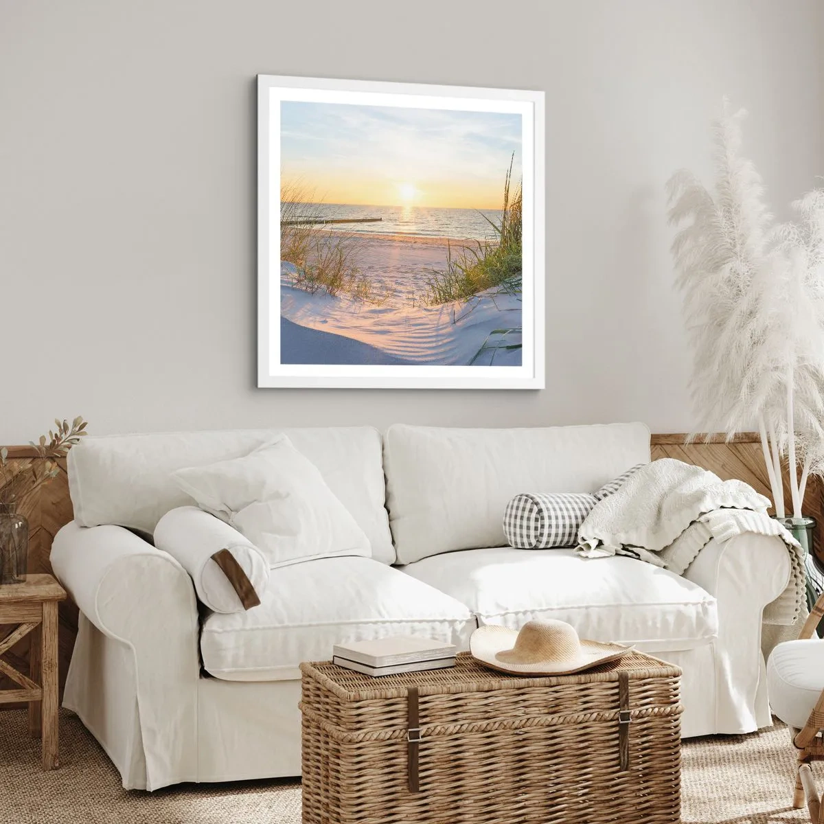 Pôster em moldura branca - O som do mar, o canto dos pássaros, a praia selvagem entre a relva... - 60x60 cm