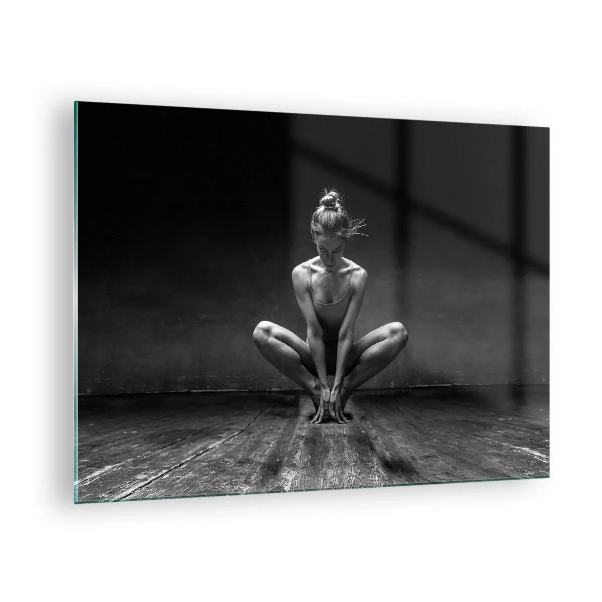Quadro em vidro - Uma dançarina em pose de balé em um piso de madeira - 70x50cm - A energia da dança - Decoração de parede moderna para a sala de estar e quarto ARTTOR