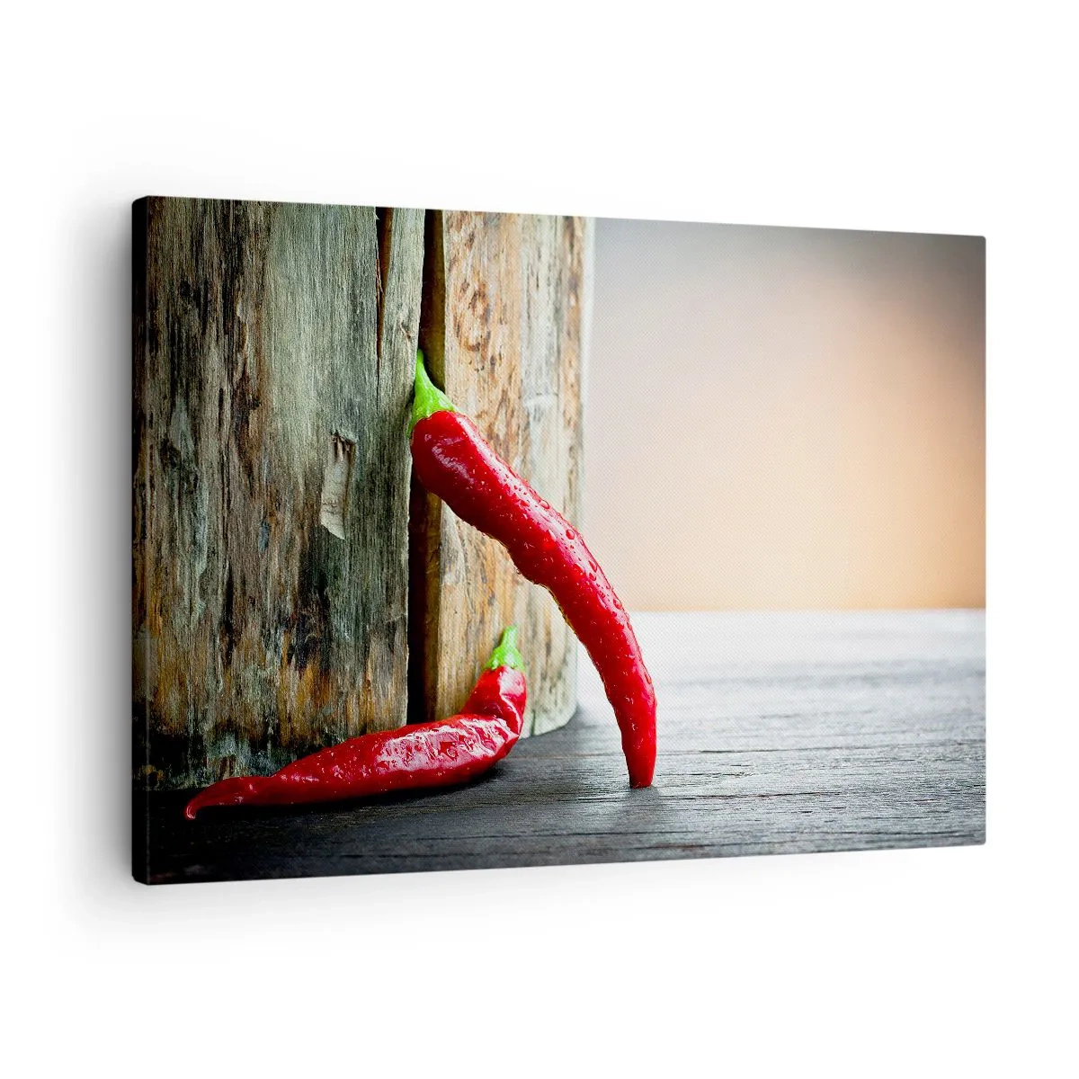Quadro em tela - Duas pimentas vermelhas em um fundo de madeira com um toque rústico - 70x50cm - Red hot chili peppers - Decoração de parede moderna para a sala de estar e quarto ARTTOR