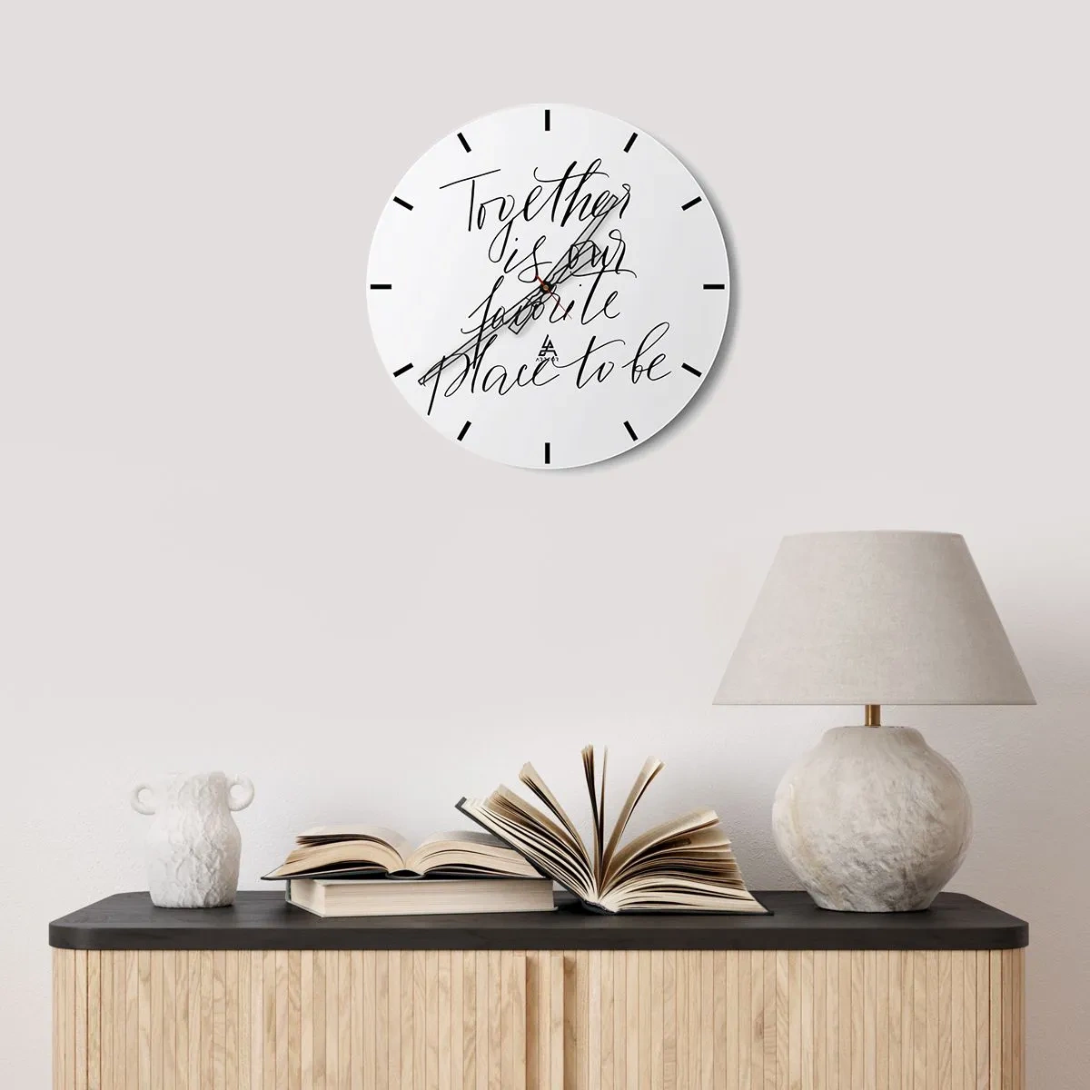 Relógio de parede - Relógio em vidro - A citação 'Juntos é o nosso lugar favorito para estar' contra um fundo de relógio branco - 30x30cm - Também sente isso? - Decoração de parede moderna para a sala de estar, cozinha e quarto ARTTOR