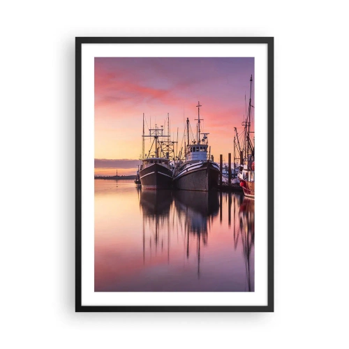Pôster com moldura preta - Barcos de pesca no porto ao pôr do sol - 50x70cm - Antes do dia seguinte - Decoração de parede moderna para a sala de estar e quarto ARTTOR