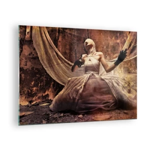 Quadro em vidro - Uma figura feminina em um ambiente artístico com tecidos - 70x50cm - Deusa do destino - Decoração de parede moderna para a sala de estar e quarto ARTTOR