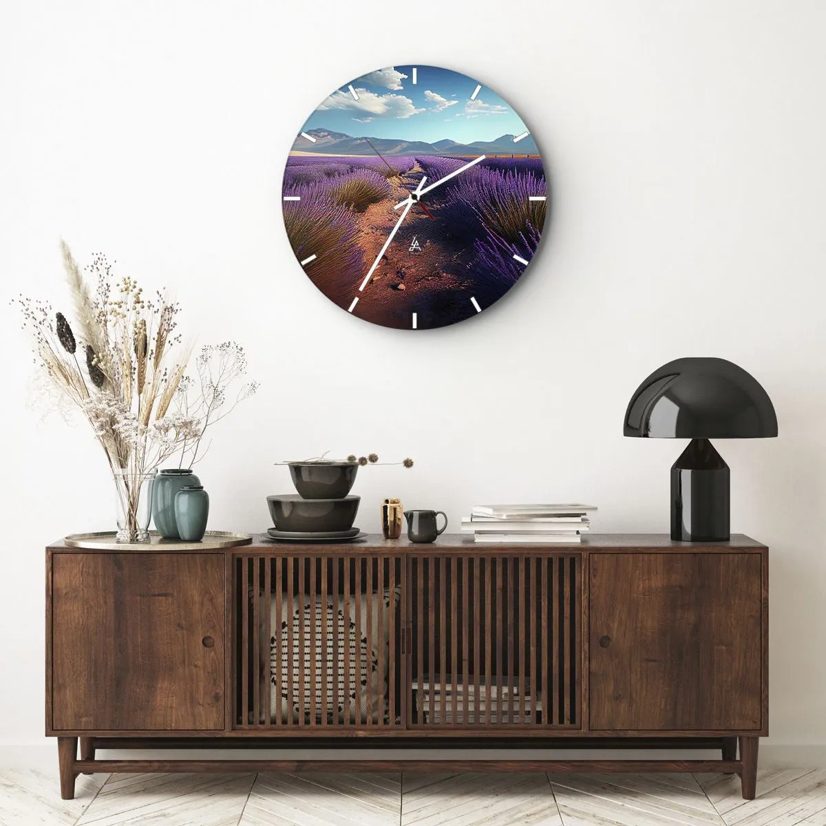 Relógio de parede - Relógio em vidro - Um campo de lavanda com uma paisagem montanhosa ao fundo - 30x30cm - Campos perfumados - Decoração de parede moderna para a sala de estar, cozinha e quarto ARTTOR