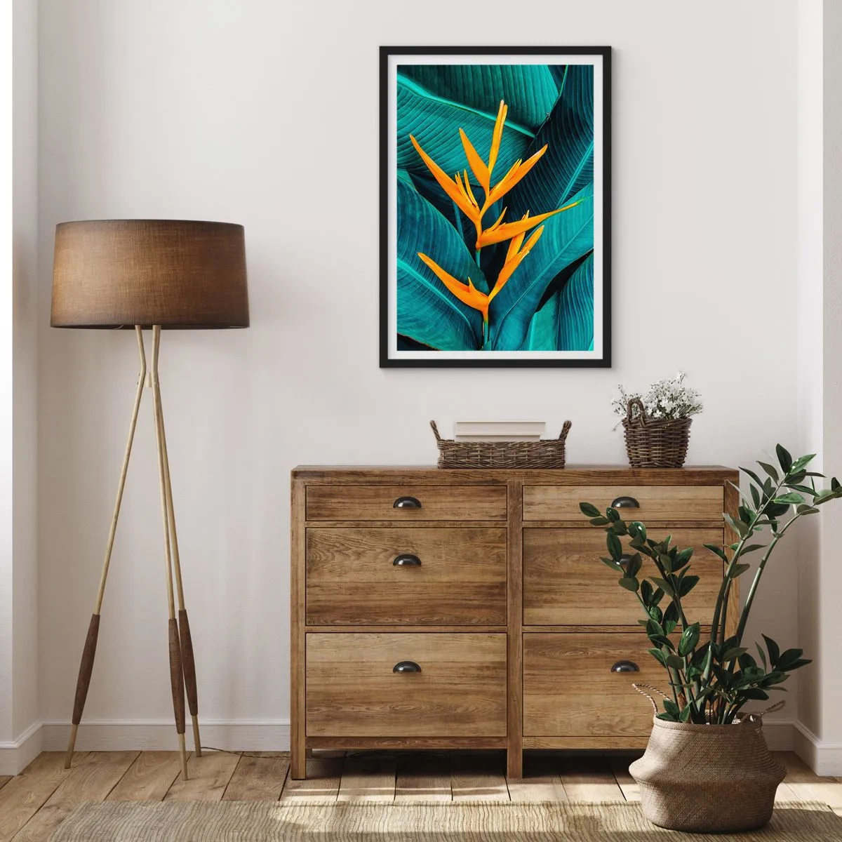 Pôster com moldura preta - Uma flor exótica em um fundo de folhas tropicais verdes. - 50x70cm - Flor do Éden - Decoração de parede moderna para a sala de estar e quarto ARTTOR