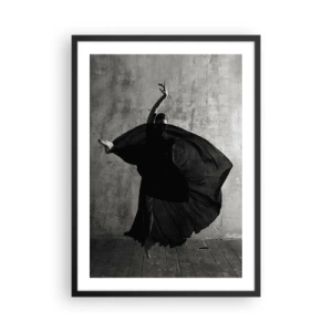 Pôster com moldura preta - Uma foto em preto e branco de uma dançarina em movimento dinâmico contra uma parede crua. - 50x70cm - Cheio de paixão - Decoração de parede moderna para a sala de estar e quarto ARTTOR