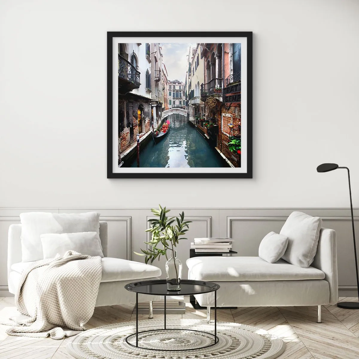 Pôster com moldura preta - Paisagem veneziana com gôndola e ponte - 60x60 cm
