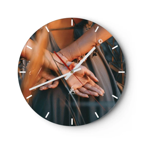 Relógio de parede - Relógio em vidro - Close-up de mãos entrelaçadas com plantas - 30x30cm - Ligada à natureza - Decoração de parede moderna para a sala de estar, cozinha e quarto ARTTOR