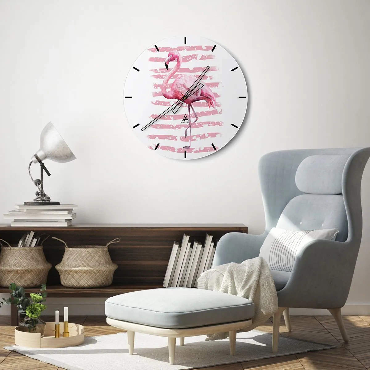 Relógio de parede - Relógio em vidro - Um flamingo rosa em um fundo listrado branco e rosa - 30x30cm - Com dignidade, embora de rosa - Decoração de parede moderna para a sala de estar, cozinha e quarto ARTTOR