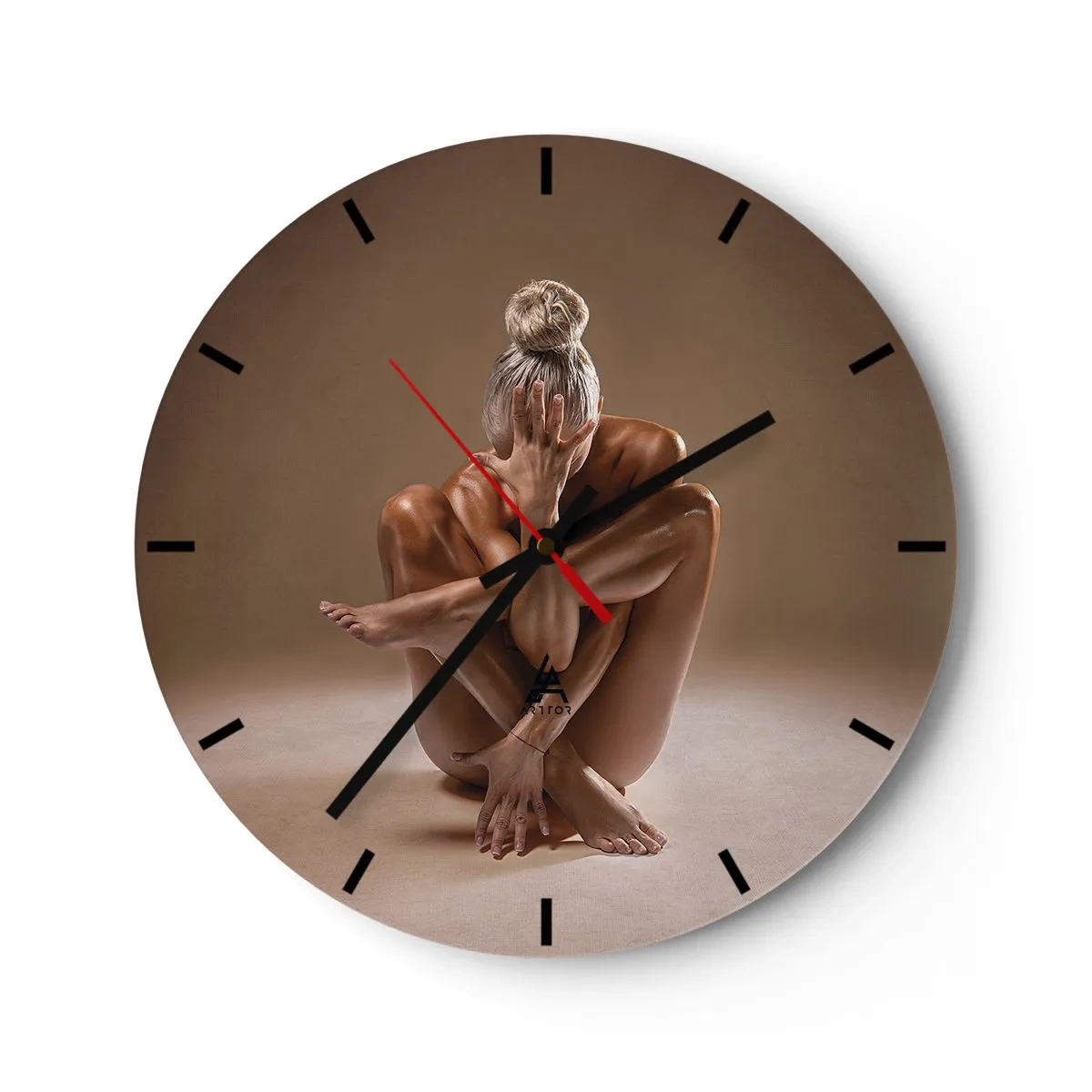Relógio de parede - Relógio em vidro - Uma mulher em pose artística contra um fundo neutro - 30x30cm - Unidade de corpo e alma - Decoração de parede moderna para a sala de estar, cozinha e quarto ARTTOR