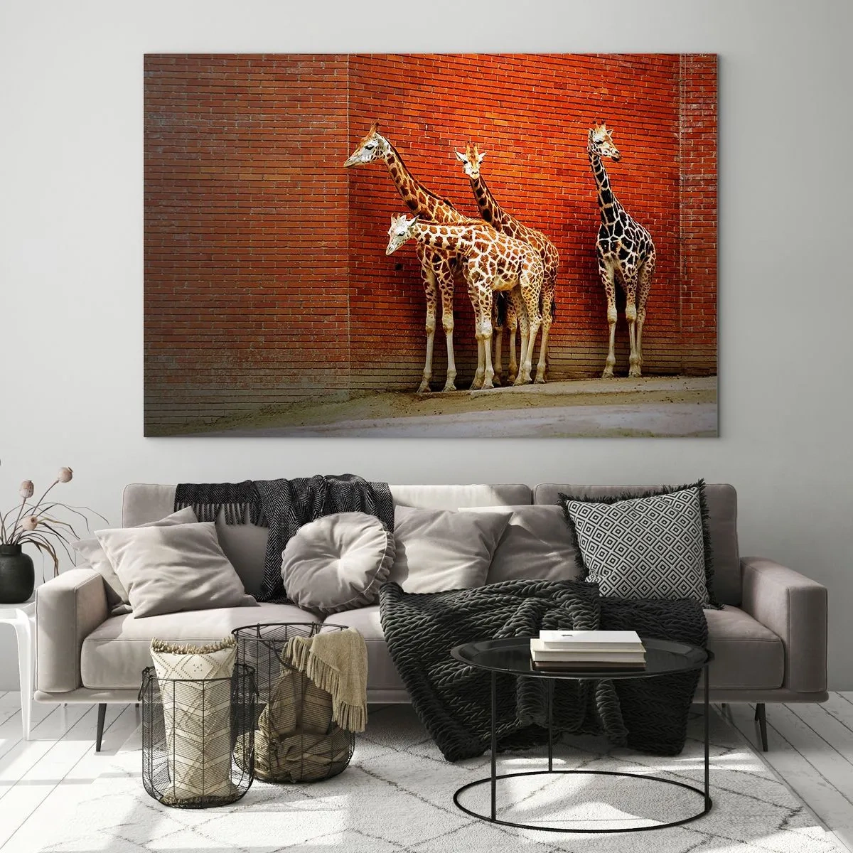Quadro em vidro - Girafas contra uma parede de tijolos - 70x50cm - Vê alguma acácia? - Decoração de parede moderna para a sala de estar e quarto ARTTOR