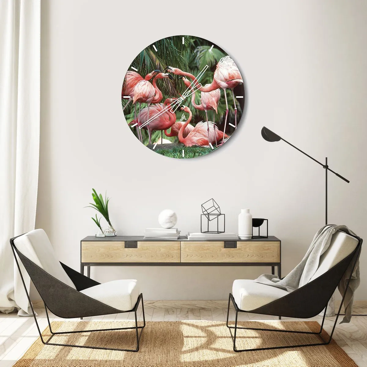 Relógio de parede - Relógio em vidro - Flamingos cor-de-rosa em um cenário de vegetação tropical exuberante - 30x30cm - Fofocas da tarde - Decoração de parede moderna para a sala de estar, cozinha e quarto ARTTOR