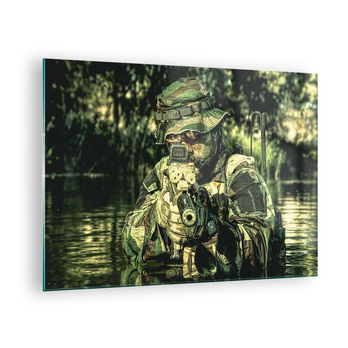 Quadro em vidro - Um soldado totalmente camuflado mira através de uma viseira em um ambiente aquático. - 70x50cm - O melhor dos melhores - Decoração de parede moderna para a sala de estar e quarto ARTTOR