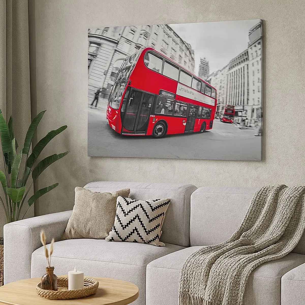 Quadro em tela - Um ônibus vermelho de Londres contra uma rua preta e branca - 70x50cm - Londres tradicional - de autocarro - Decoração de parede moderna para a sala de estar e quarto ARTTOR