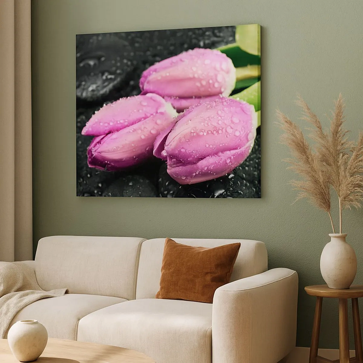 Quadro em tela - Três tulipas cor de rosa com gotas de água sobre um fundo preto - 70x50cm - Trio lilás três em pedra - Decoração de parede moderna para a sala de estar e quarto ARTTOR
