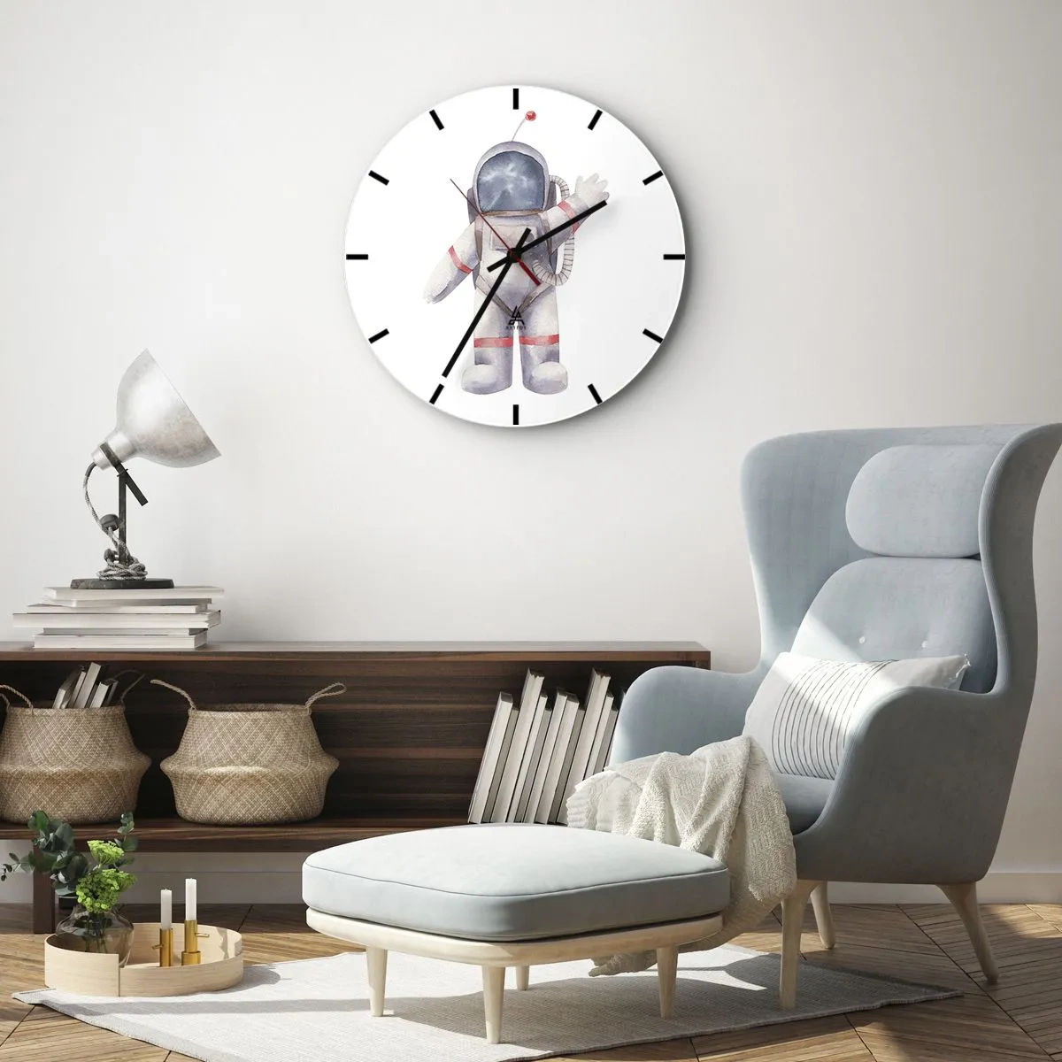 Relógio de parede - Relógio em vidro - Ilustração de um cosmonauta com a mão levantada sobre um fundo branco - 30x30cm - Por enquanto é isso! - Decoração de parede moderna para a sala de estar, cozinha e quarto ARTTOR