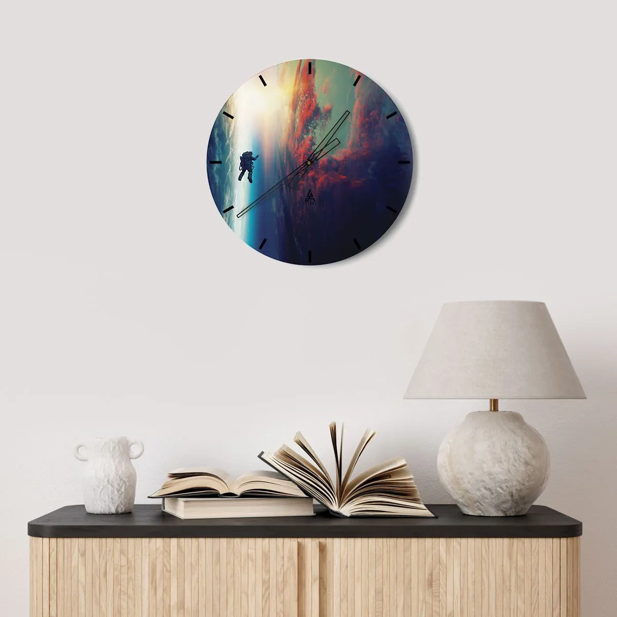Relógio de parede - Relógio em vidro - Uma composição pictórica de abrasões e estruturas vermelhas sobre um fundo branco - 30x30cm - Enfrentando o universo - Decoração de parede moderna para a sala de estar, cozinha e quarto ARTTOR