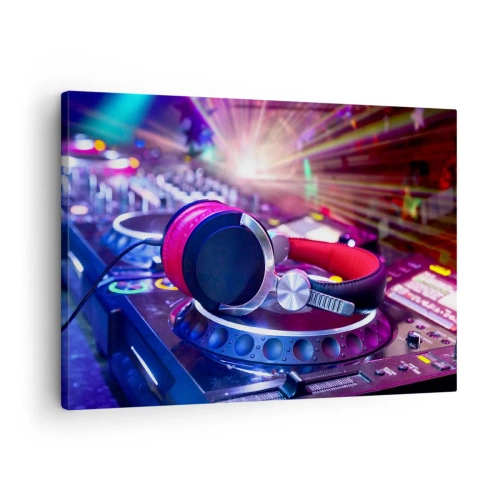 Quadro em tela - Fones de ouvido de DJ em um console iluminado por holofotes em uma festa - 70x50cm - Vai ser uma loucura - Decoração de parede moderna para a sala de estar e quarto ARTTOR