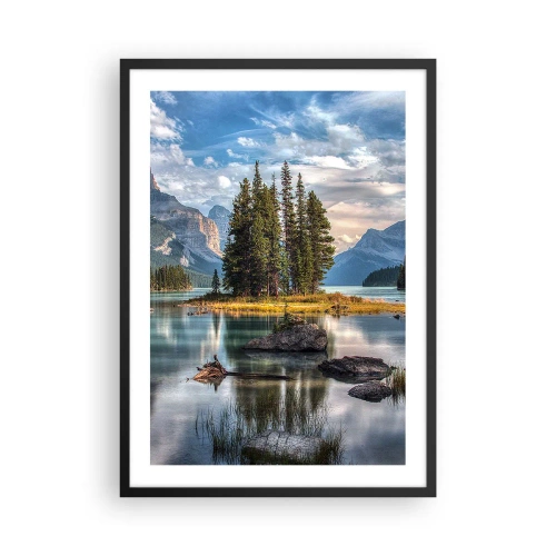 Pôster com moldura preta - Uma paisagem montanhosa com uma ilha cercada por um lago calmo - 50x70cm - Por águas grandes e límpidas… - Decoração de parede moderna para a sala de estar e quarto ARTTOR