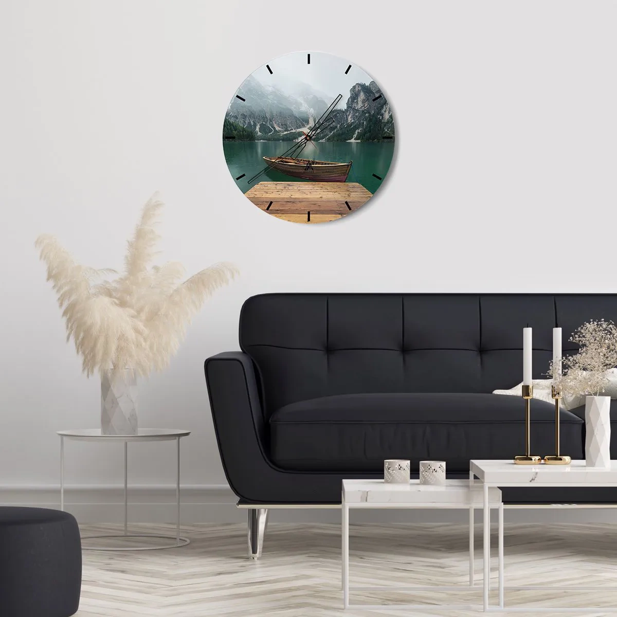 Relógio de parede - Relógio em vidro - Um barco de madeira em um lago cercado por montanhas - 30x30cm - Rochas orgulhosas - Decoração de parede moderna para a sala de estar, cozinha e quarto ARTTOR