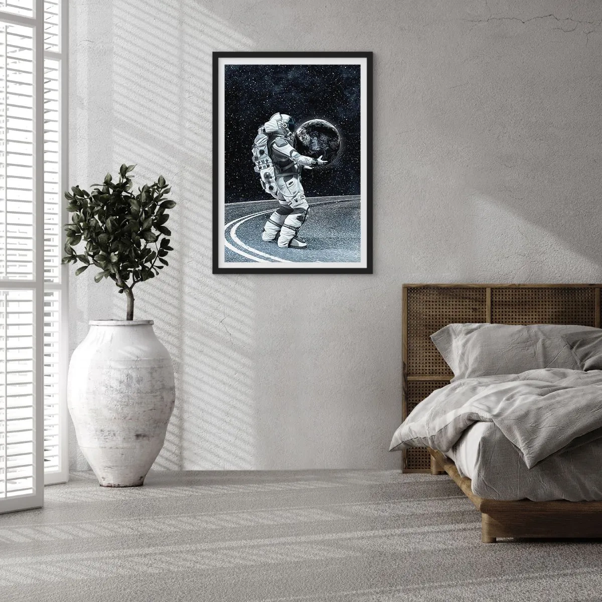 Pôster com moldura preta - Um astronauta no espaço segurando uma esfera parecida com a Terra. - 50x70cm - Na Via Láctea - Decoração de parede moderna para a sala de estar e quarto ARTTOR