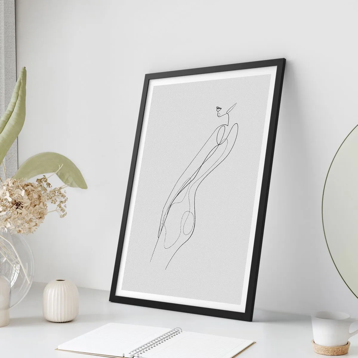 Pôster com moldura preta - Um esboço minimalista de uma silhueta feminina contra um fundo claro. - 50x70cm - Apenas uma promessa - Decoração de parede moderna para a sala de estar e quarto ARTTOR