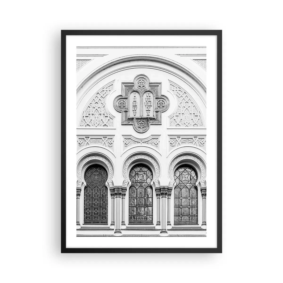 Pôster com moldura preta - Detalhe arquitetônico em estilo neogótico, preto e branco - 50x70cm - Na fronteira das culturas - Decoração de parede moderna para a sala de estar e quarto ARTTOR
