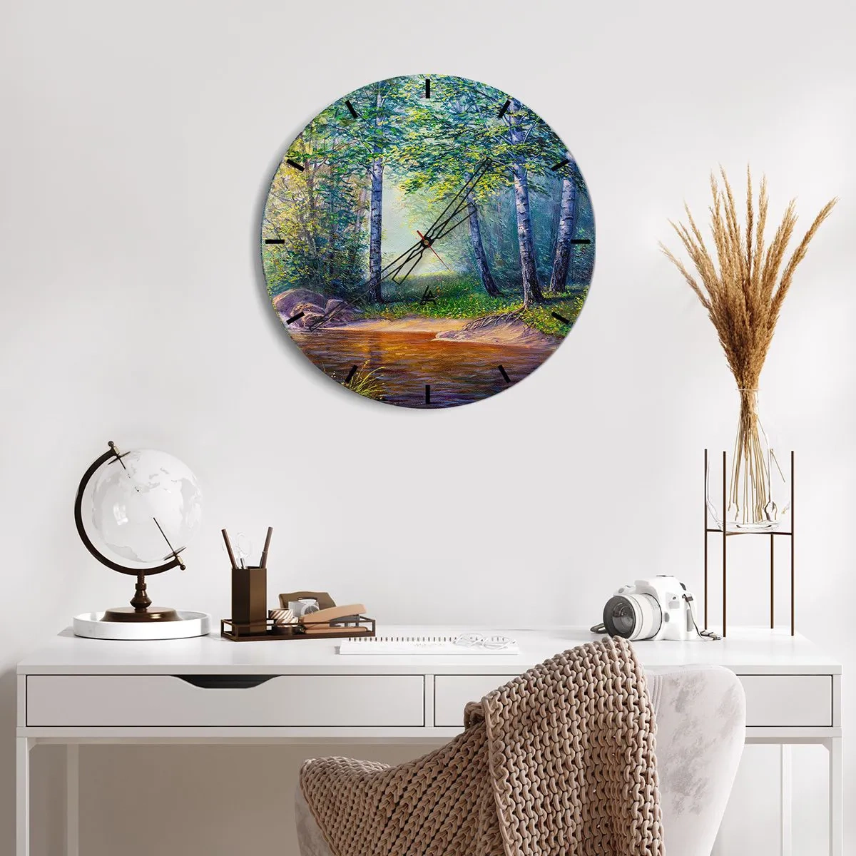 Relógio de parede - Relógio em vidro - Uma pitoresca floresta de bétulas com um rio iluminado pelos raios do sol - 30x30cm - Cenário idílico - Decoração de parede moderna para a sala de estar, cozinha e quarto ARTTOR