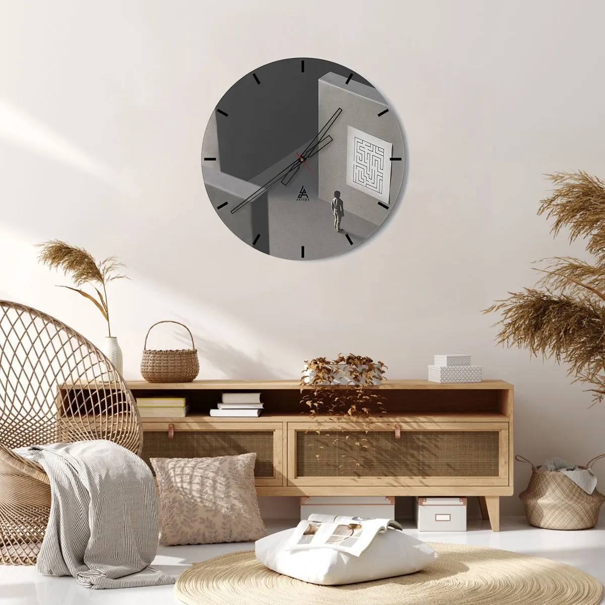 Relógio de parede - Relógio em vidro - Uma figura parada em frente a um labirinto em uma parede cinza - 30x30cm - Mas onde estou? - Decoração de parede moderna para a sala de estar, cozinha e quarto ARTTOR