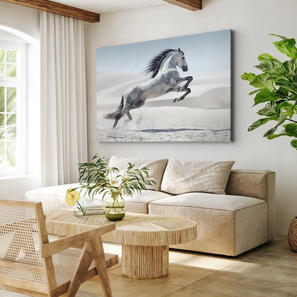 Quadro em tela - Um cavalo branco galopando contra o pano de fundo das dunas do deserto - 70x50cm - Príncipe árabe - Decoração de parede moderna para a sala de estar e quarto ARTTOR