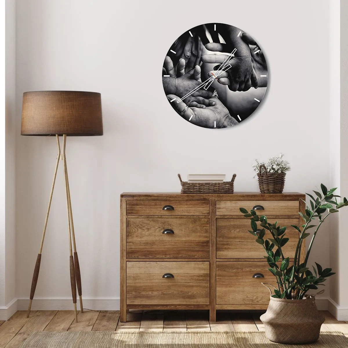 Relógio de parede - Relógio em vidro - Mãos se tocando em um gesto de unidade - 30x30cm - Ser humano - Decoração de parede moderna para a sala de estar, cozinha e quarto ARTTOR