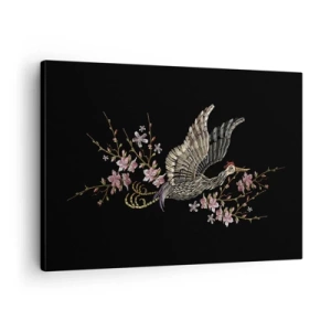 Quadro em tela - Um pássaro em voo com flores em um fundo preto - 70x50cm - Pássaro exótico e bordado - Decoração de parede moderna para a sala de estar e quarto ARTTOR