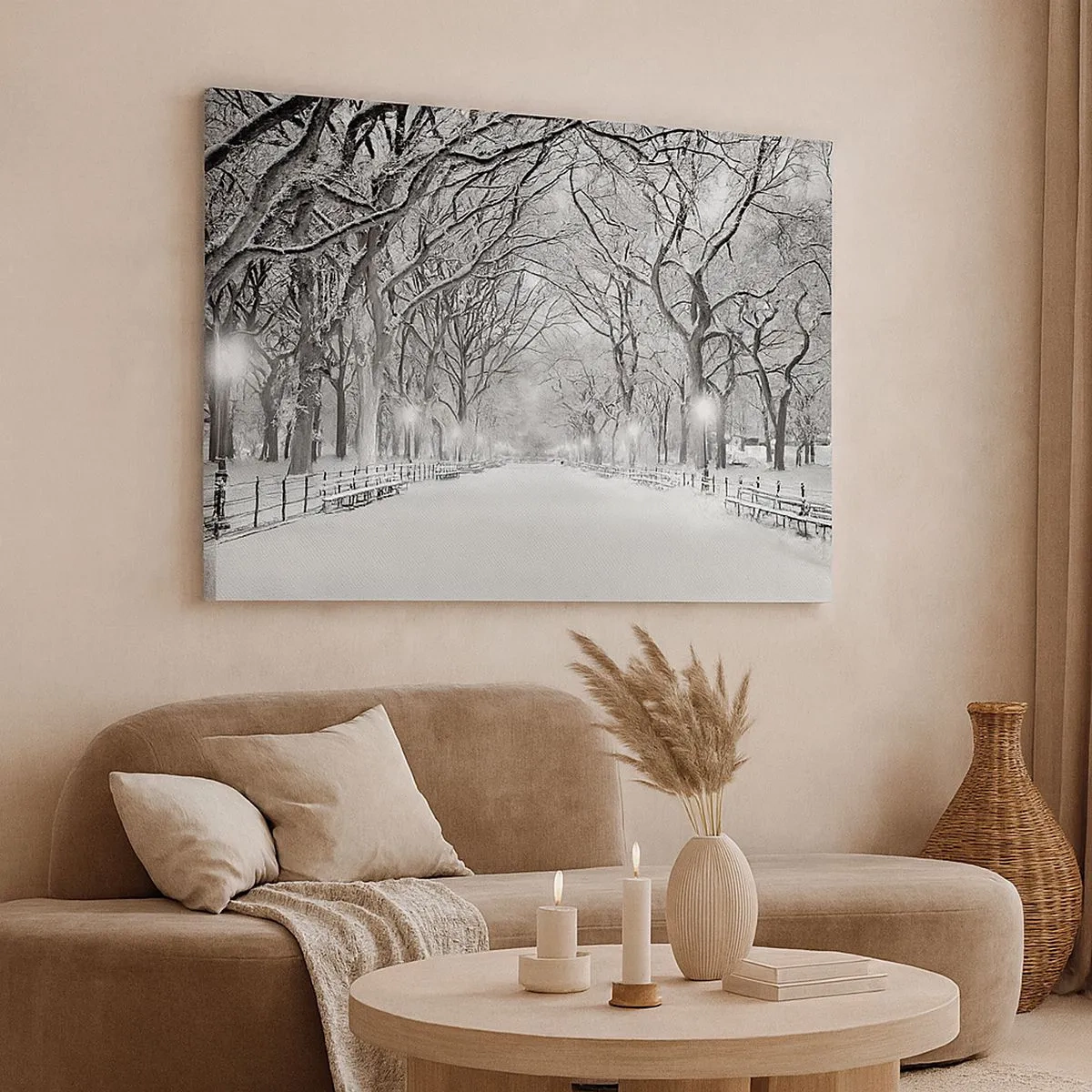 Quadro em tela - Um beco de inverno com árvores cobertas de neve em monocromático - 70x50cm - Quatro estações - inverno - Decoração de parede moderna para a sala de estar e quarto ARTTOR