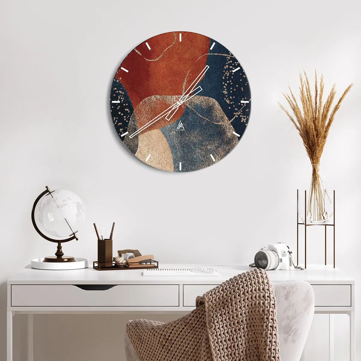 Relógio de parede - Relógio em vidro - Formas abstratas coloridas em dourado e azul marinho - 30x30cm - Leveza do ser - Decoração de parede moderna para a sala de estar, cozinha e quarto ARTTOR