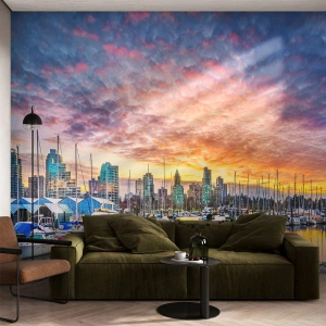 Papel de Parede Standard Eco - Marina com iates tendo como pano de fundo a cidade ao pôr do sol - 100x70cm - Cidade de mil marinheiros - Decoração de parede moderna para a sala de estar e quarto ARTTOR