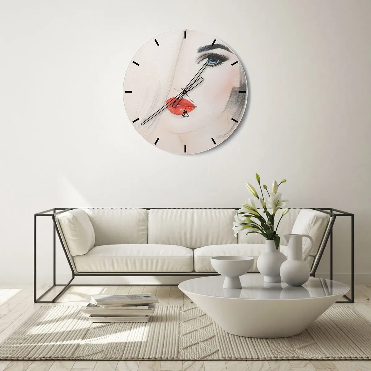 Relógio de parede - Relógio em vidro - Retrato artístico de uma mulher com lábios vermelhos e olhos azuis - 30x30cm - Hipnotiza e intoxica - Decoração de parede moderna para a sala de estar, cozinha e quarto ARTTOR