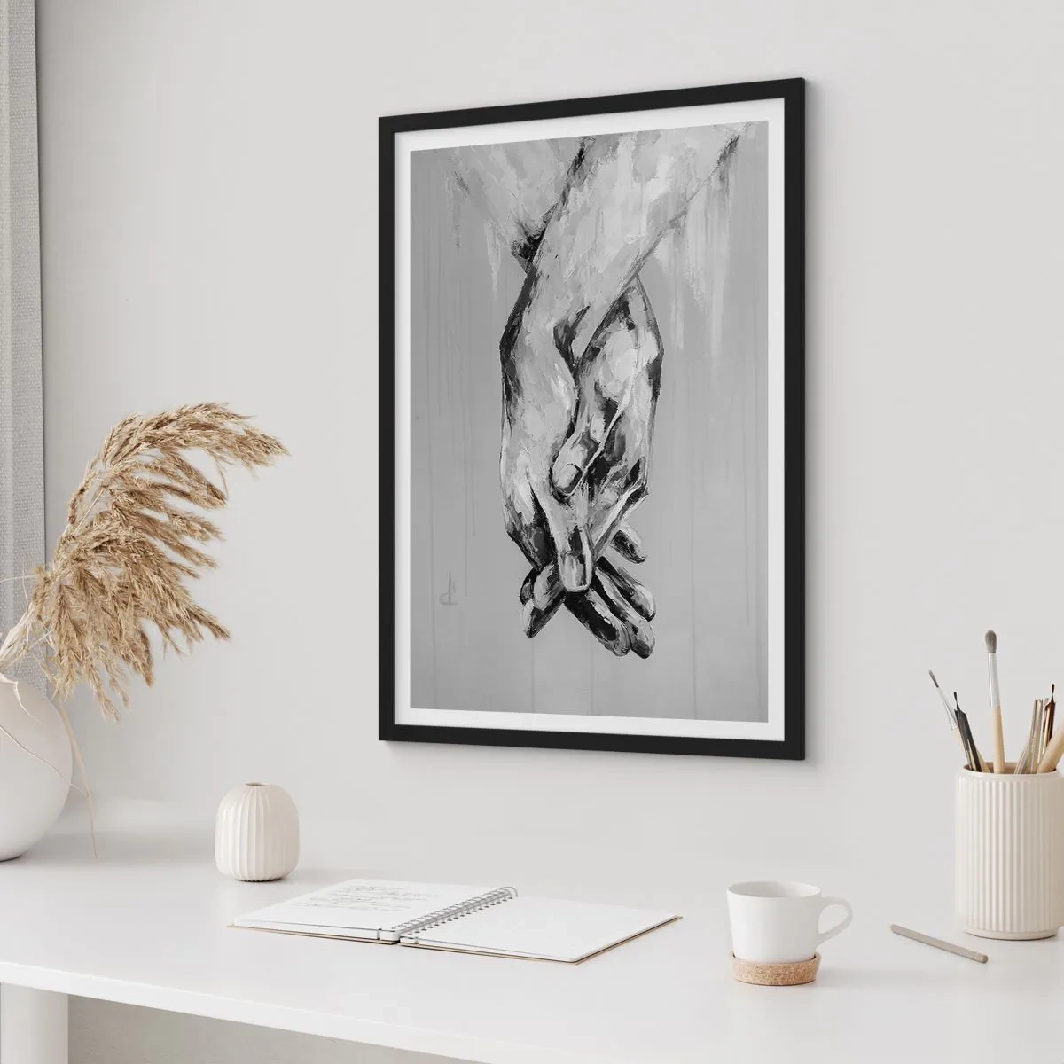 Pôster com moldura preta - Uma imagem monocromática de mãos entrelaçadas em um fundo cinza. - 50x70cm - Início... - Decoração de parede moderna para a sala de estar e quarto ARTTOR
