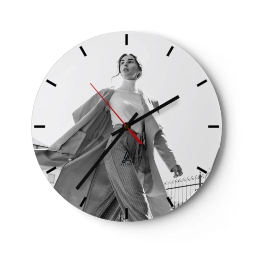 Relógio de parede - Relógio em vidro - Uma mulher elegante em movimento tendo como pano de fundo a arquitetura urbana - 30x30cm - Vens comigo? - Decoração de parede moderna para a sala de estar, cozinha e quarto ARTTOR
