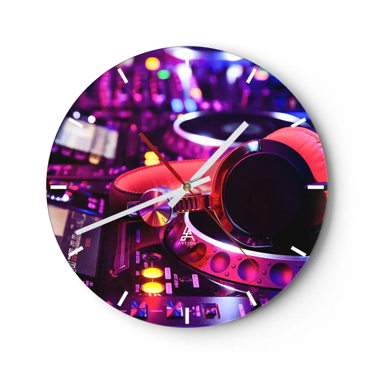 Relógio de parede - Relógio em vidro - Fones de ouvido de DJ em um console com iluminação neon - 30x30cm - Antes da diversão começar - Decoração de parede moderna para a sala de estar, cozinha e quarto ARTTOR