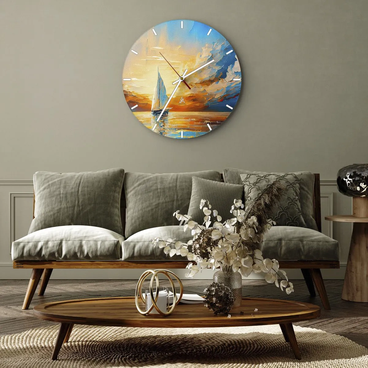 Relógio de parede - Relógio em vidro - Um veleiro tendo como pano de fundo um pôr do sol dourado sobre a água - 30x30cm - Balsa em ouro - Decoração de parede moderna para a sala de estar, cozinha e quarto ARTTOR