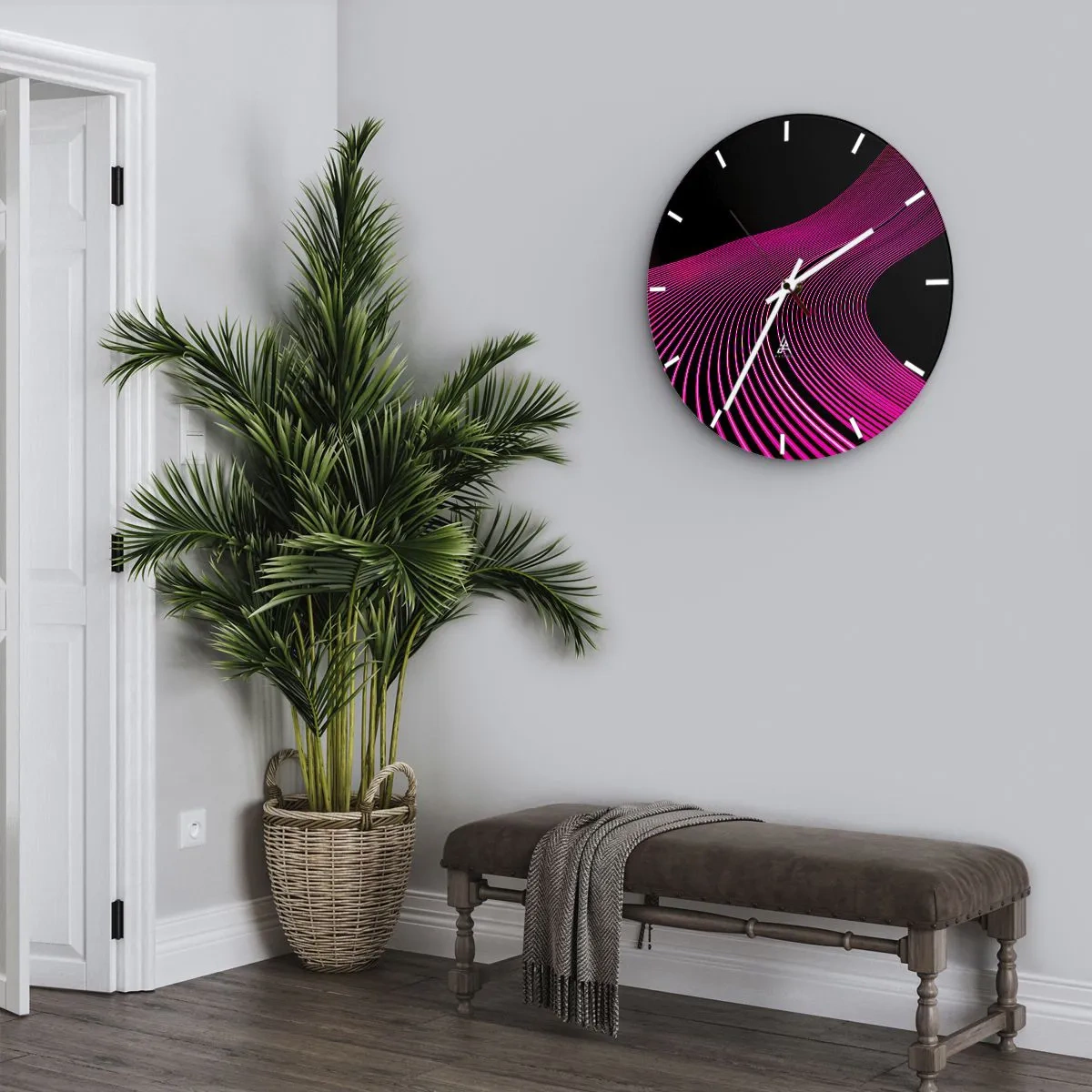 Relógio de parede - Relógio em vidro - Linhas roxas em um fundo preto em uma composição futurista - 30x30cm - Avenida da luz - Decoração de parede moderna para a sala de estar, cozinha e quarto ARTTOR