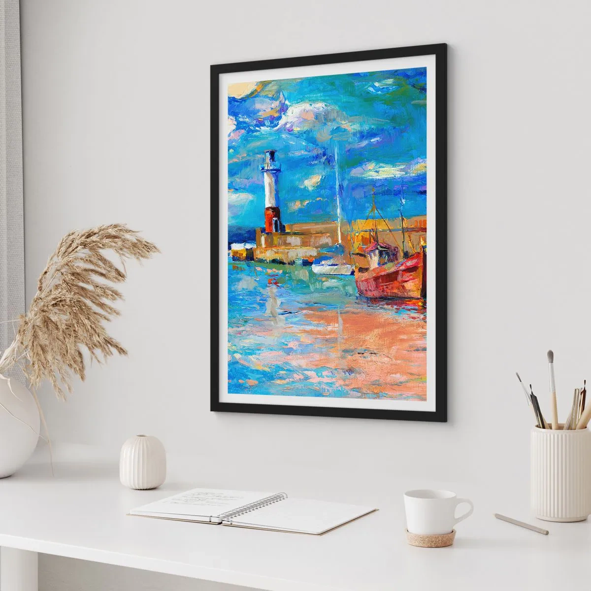 Pôster com moldura preta - Um porto pitoresco com um farol e barcos atracados - 50x70cm - Tarde na baía do arco-íris - Decoração de parede moderna para a sala de estar e quarto ARTTOR